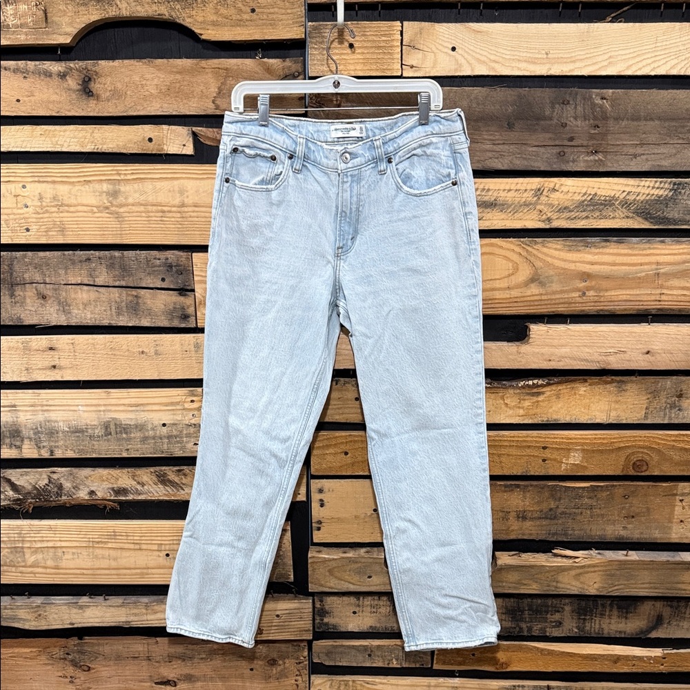 Abercrombie & Fitch The Straight Mid Rise Jeans In Light Wash Size 31|12 Regular